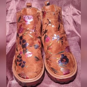 These are the Steve Madden Girls' Crystl Ankle Boots in the "Cognac Multi" color